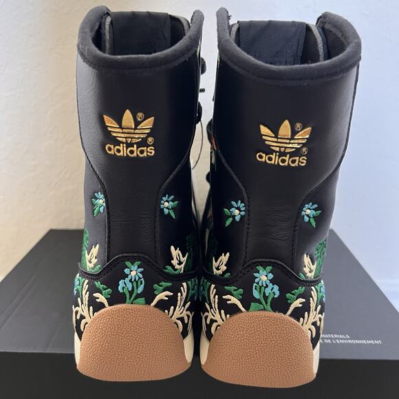Athletic_Shoes